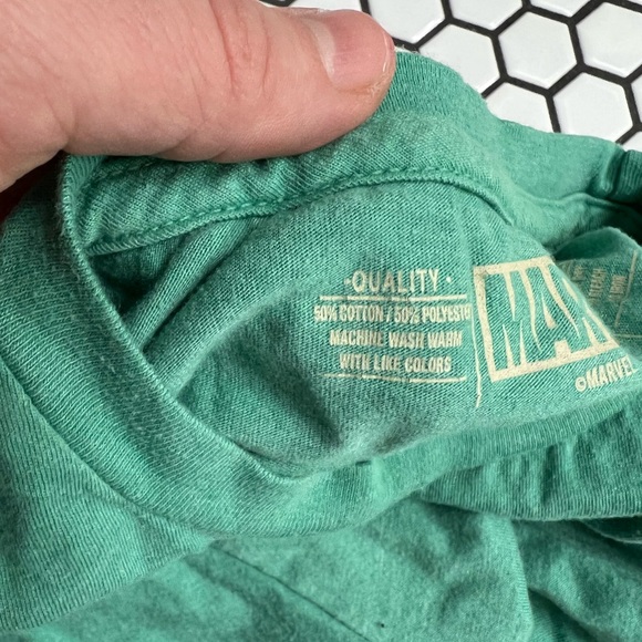 Marvel hulk t shirt size small - Picture 3 of 5